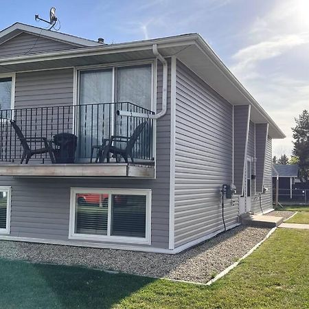 Wonderful 2-Bedroom Apartment Camrose Exterior photo