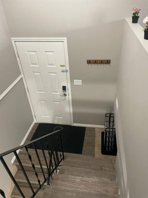 Wonderful 2-Bedroom Apartment Camrose Exterior photo