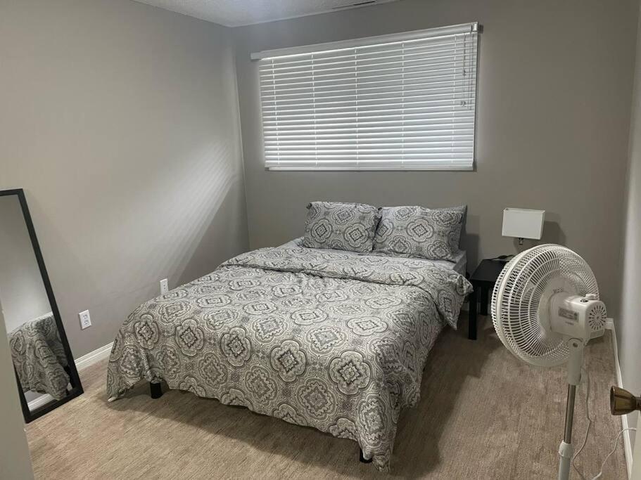Wonderful 2-Bedroom Apartment Camrose Exterior photo